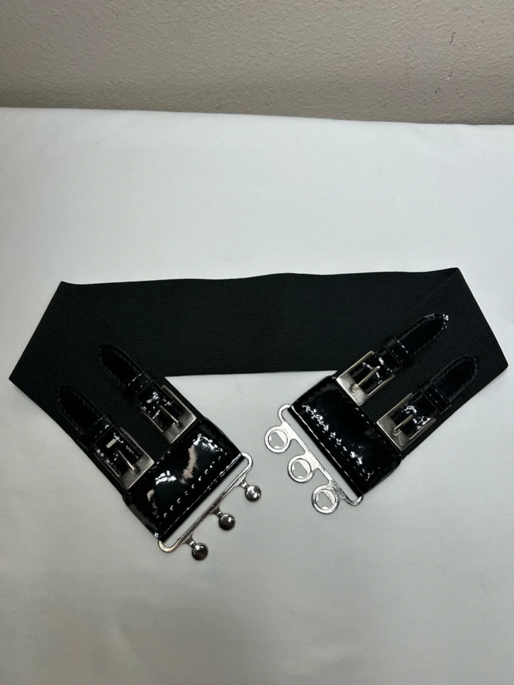 Wide Elastic‎ Corset Waist Black Belt Faux Patent Leather Silver Buckle Details_5